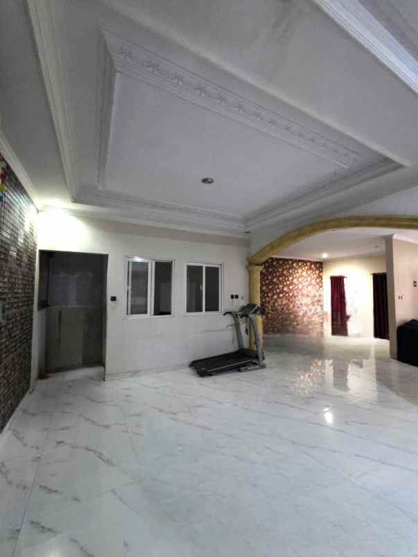 dijual rumah boulevard hijau regency