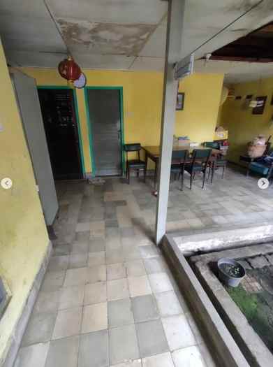 dijual rumah bratang gede