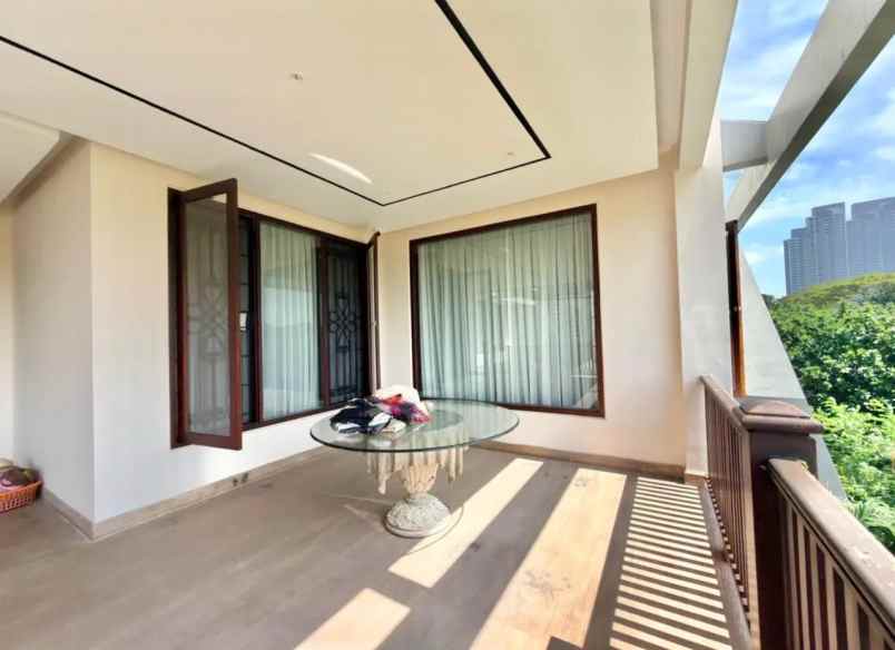dijual rumah bukit darmo golf
