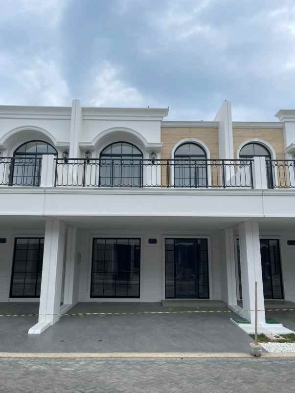 dijual rumah bukit nirmala pik2