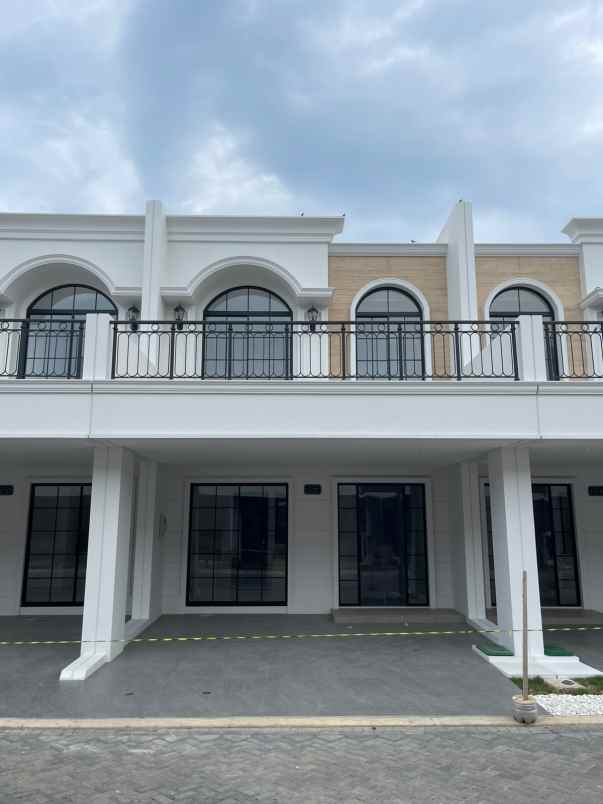 dijual rumah bukit nirmala pik2