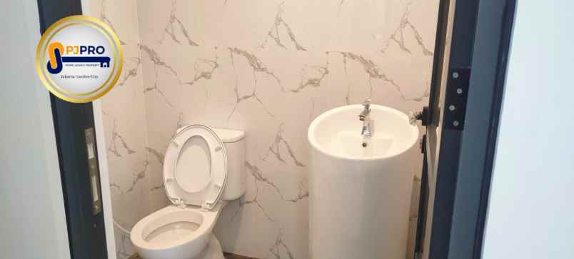 dijual rumah cantik siaphuni di cluster madrid cibubur