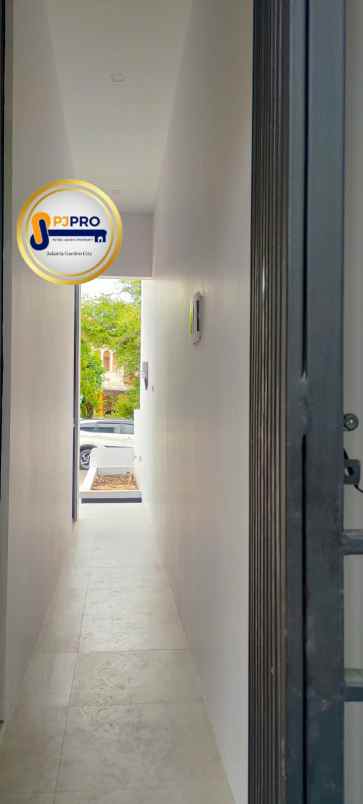 dijual rumah cantik siaphuni di cluster madrid cibubur