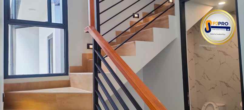 dijual rumah cantik siaphuni di cluster madrid cibubur