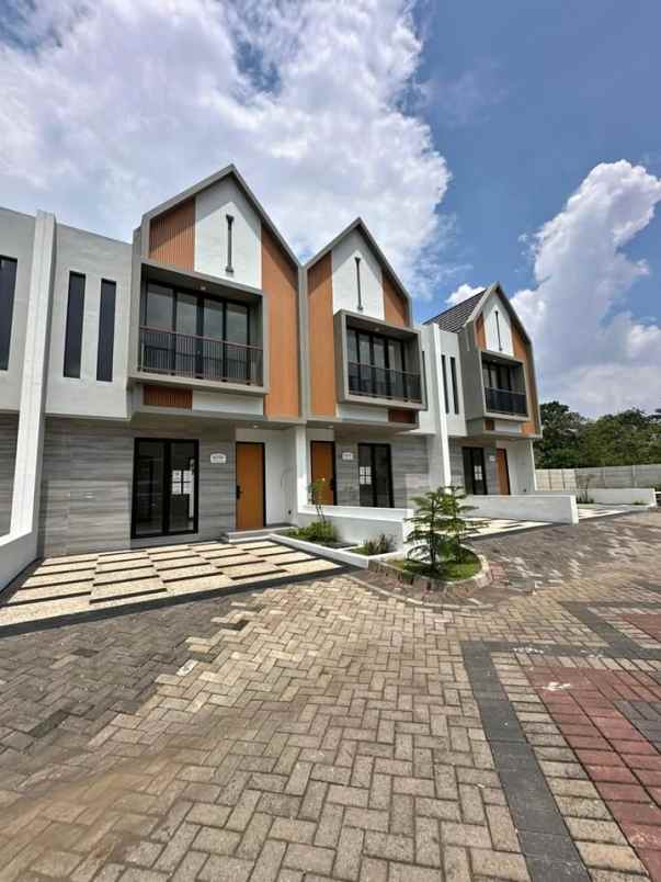 dijual rumah cemorokandang