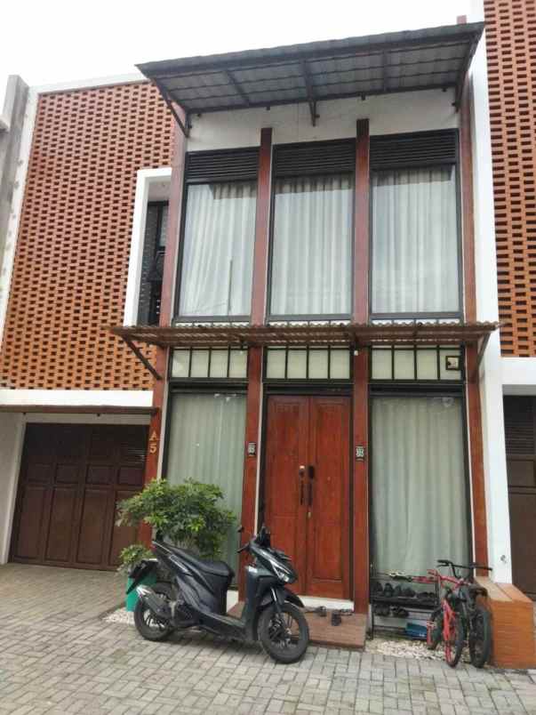 dijual rumah cigadung bandung jawa barat