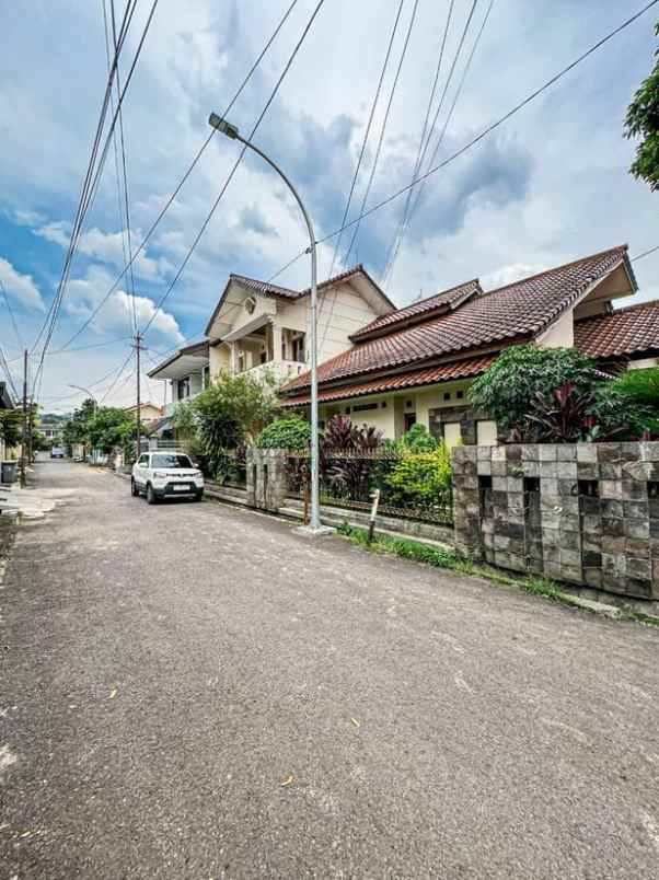 dijual rumah cikutra pahlawan kota bandung