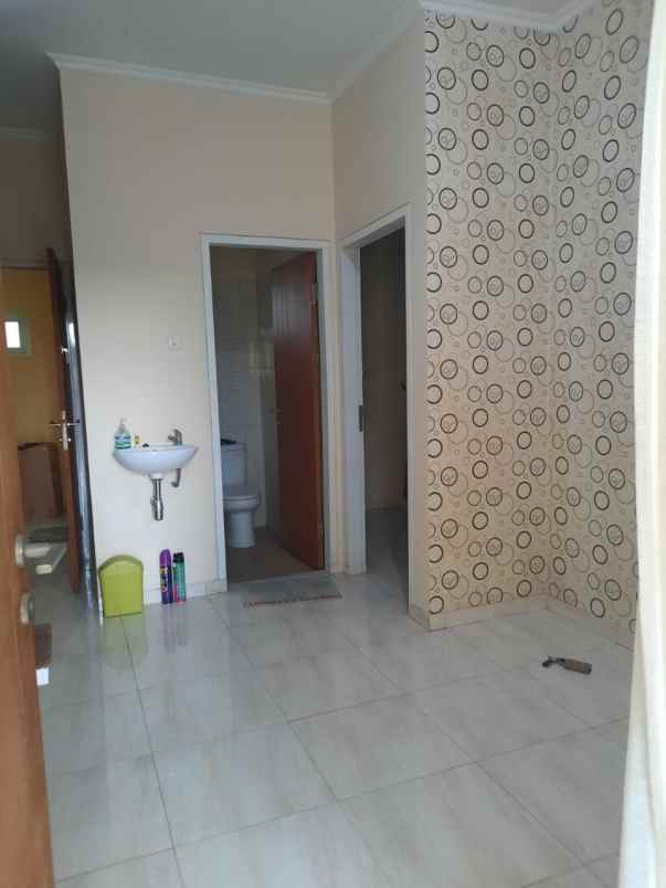 dijual rumah cingised