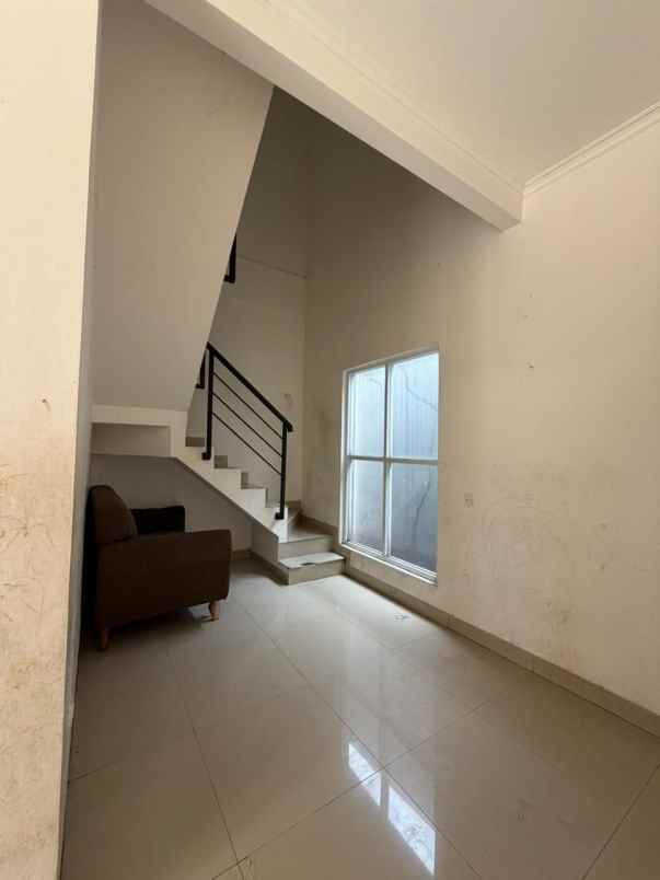 dijual rumah cisarnten kulon