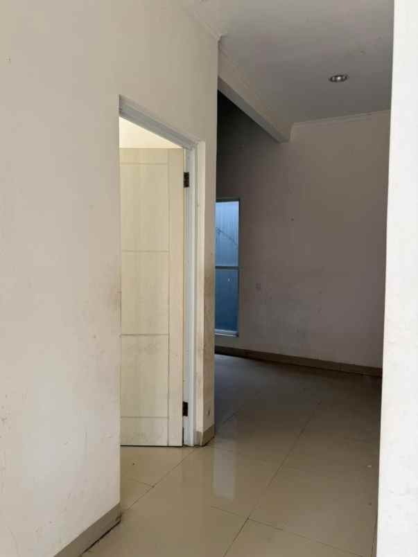 dijual rumah cisarnten kulon
