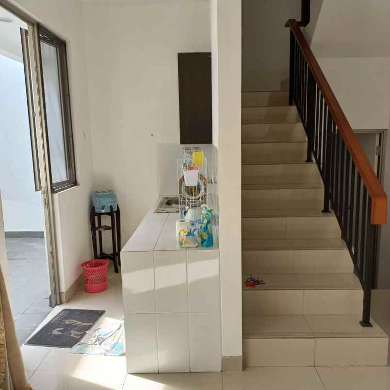 dijual rumah citra raya
