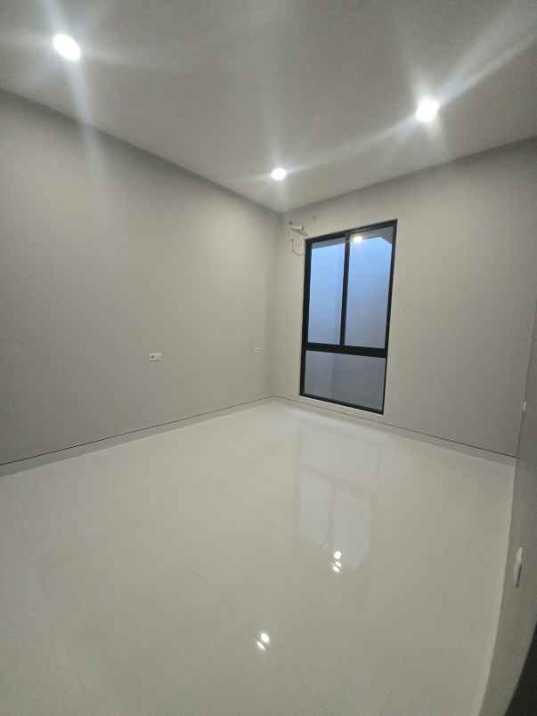 dijual rumah cluster florence pakuwon city