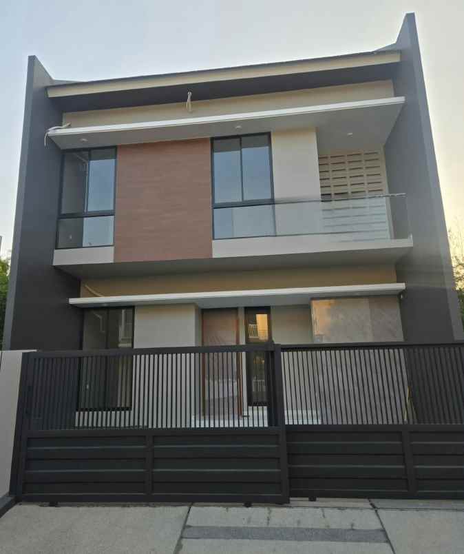 dijual rumah cluster florence pakuwon city