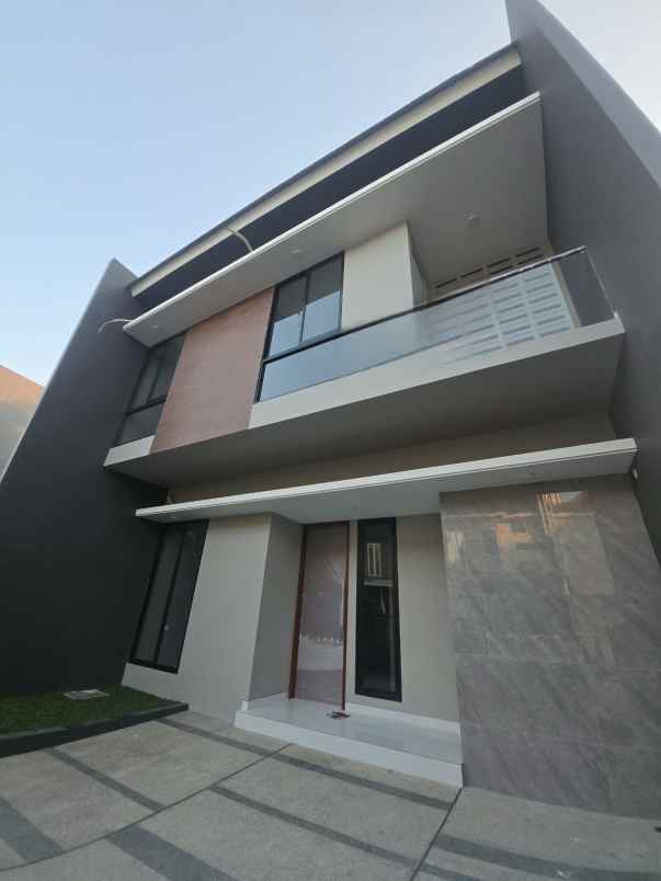 dijual rumah cluster florence pakuwon city