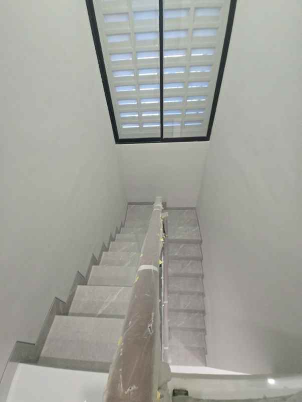 dijual rumah cluster florence pakuwon city