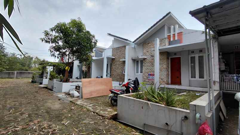 dijual rumah cluster karyawangi