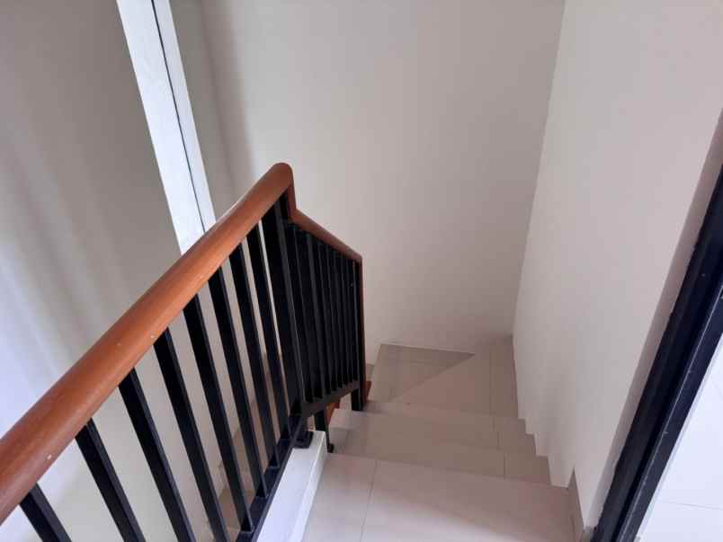 dijual rumah cluster lavesh kota