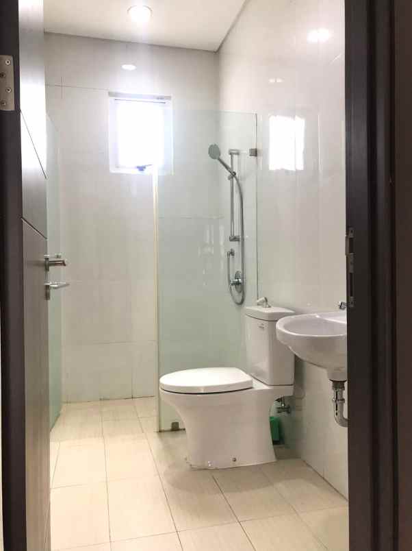 dijual rumah cluster palm spring jgc