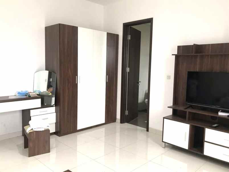 dijual rumah cluster palm spring jgc