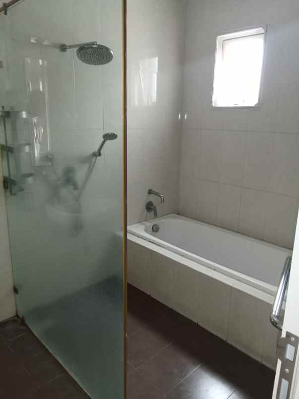 dijual rumah cluster palm spring jgc