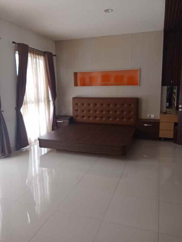 dijual rumah cluster palm spring jgc