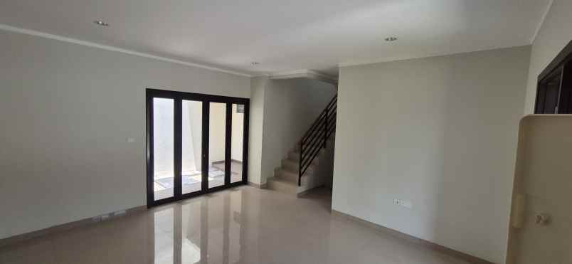 dijual rumah cluster regia residence