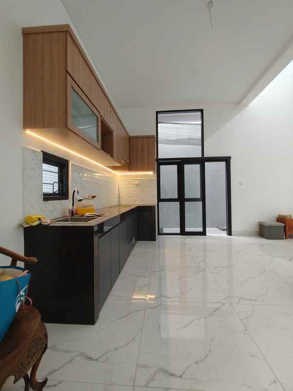 dijual rumah dalam komplek siap huni di rawamangun