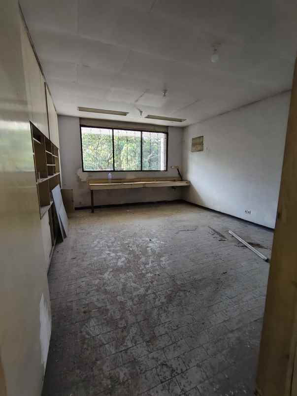 dijual rumah darmo kec wonokromo