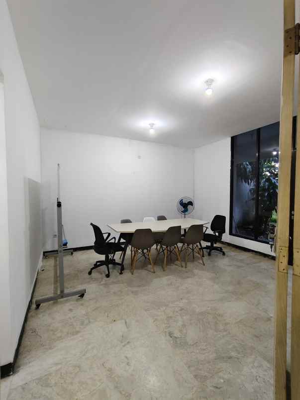 dijual rumah darmo kec wonokromo