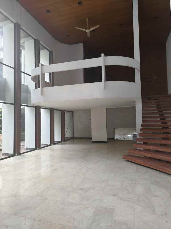 dijual rumah darmo kec wonokromo