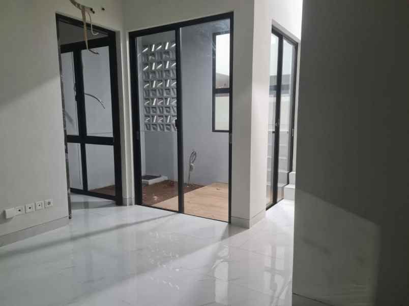 dijual rumah di kota wisata cibubur