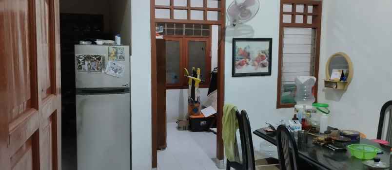 dijual rumah di pusat kota surabaya