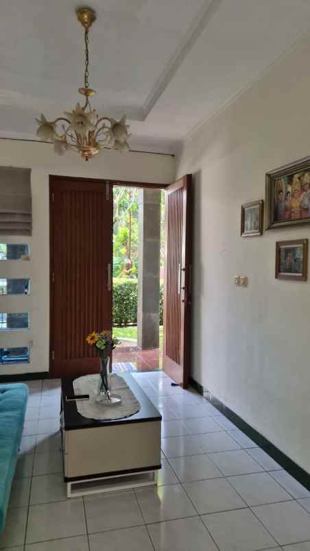 dijual rumah di setra duta dekat sarijadi pasteur