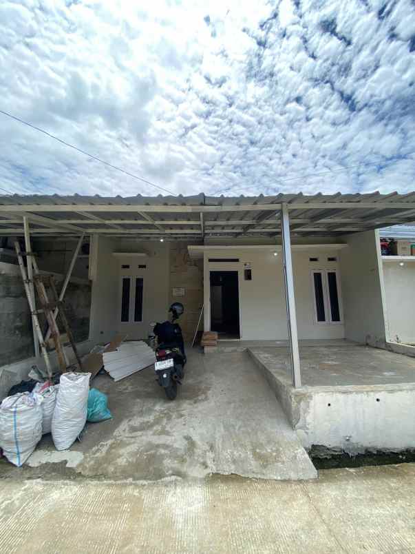 dijual rumah diamond lake side sawangan