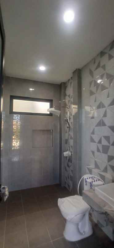 dijual rumah dian istana