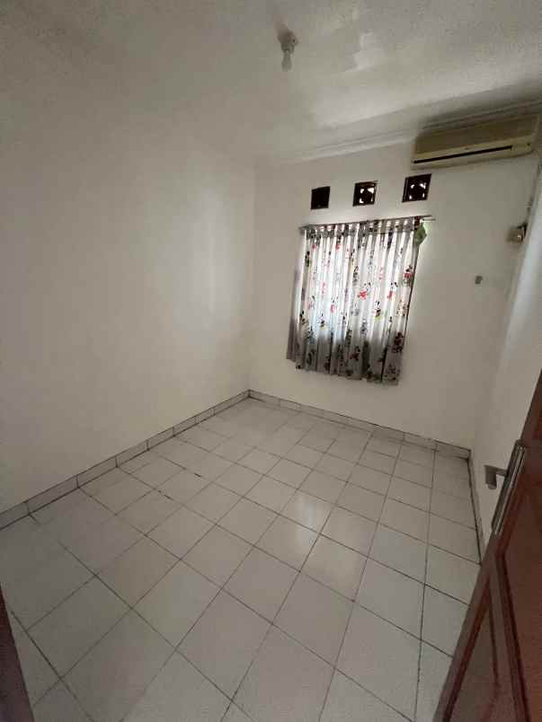 dijual rumah dipondok gede lt180 nego