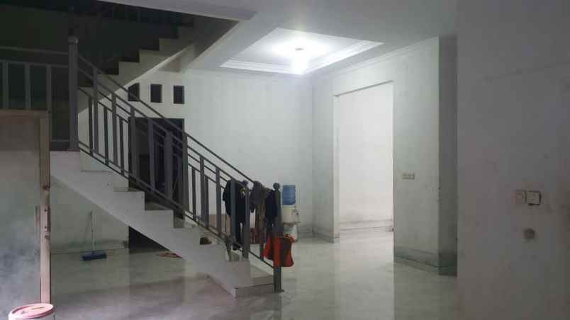 dijual rumah duren sawit