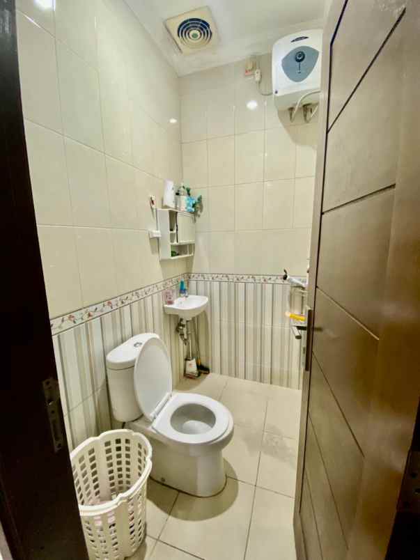 dijual rumah duri kepa dekat taman ratu