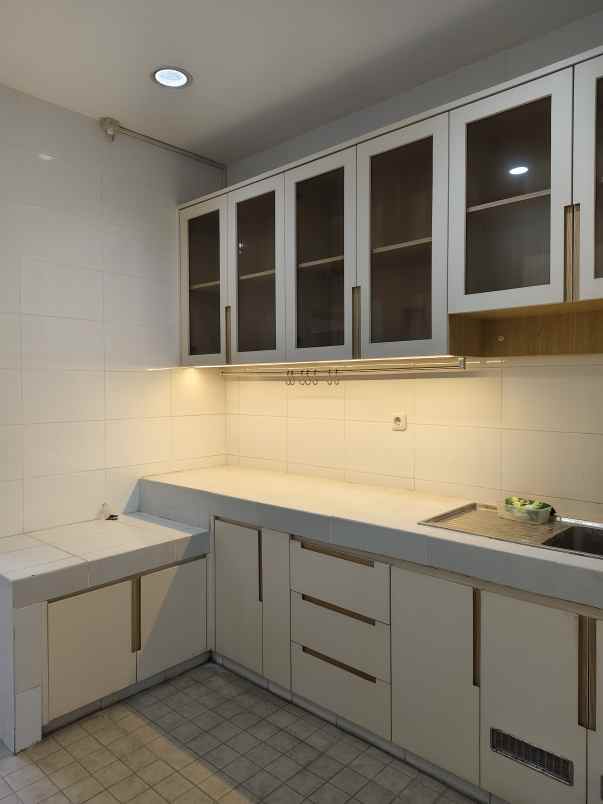 dijual rumah forest mansion kec