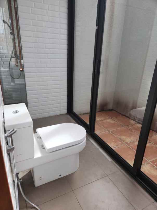 dijual rumah gita kencana karang mas