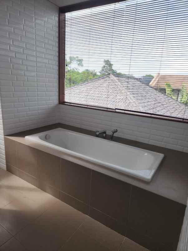 dijual rumah gita kencana karang mas