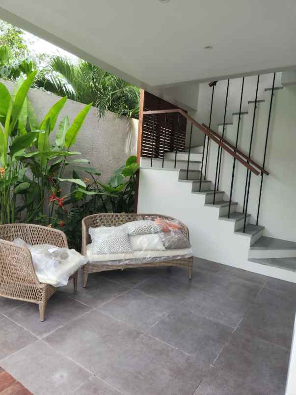 dijual rumah gita kencana karang mas