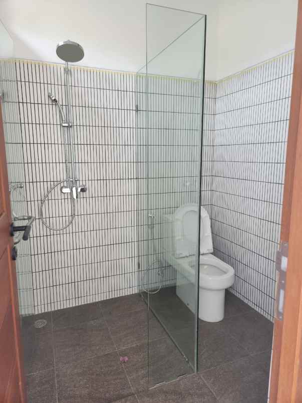 dijual rumah gita kencana karang mas