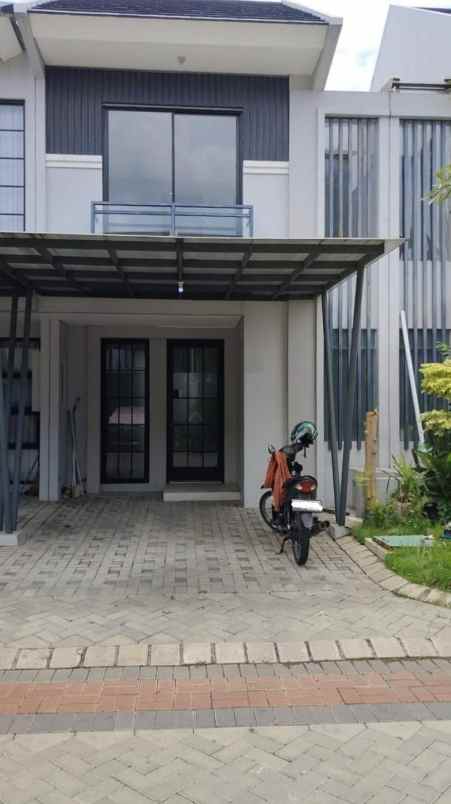 dijual rumah gladstone grand pakuwon