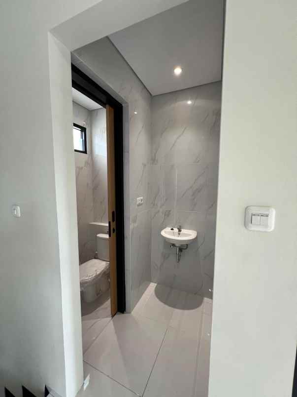 dijual rumah golf dalam