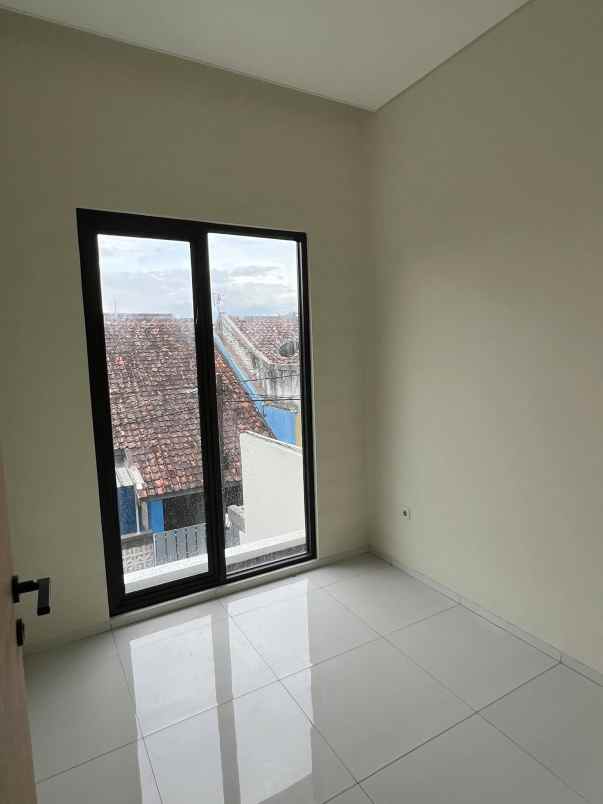 dijual rumah golf dalam