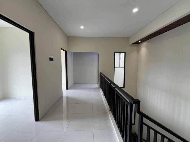 dijual rumah golf dalam