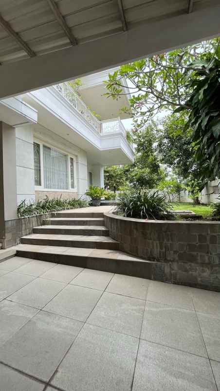 dijual rumah graha famili