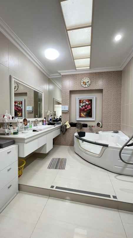 dijual rumah graha famili