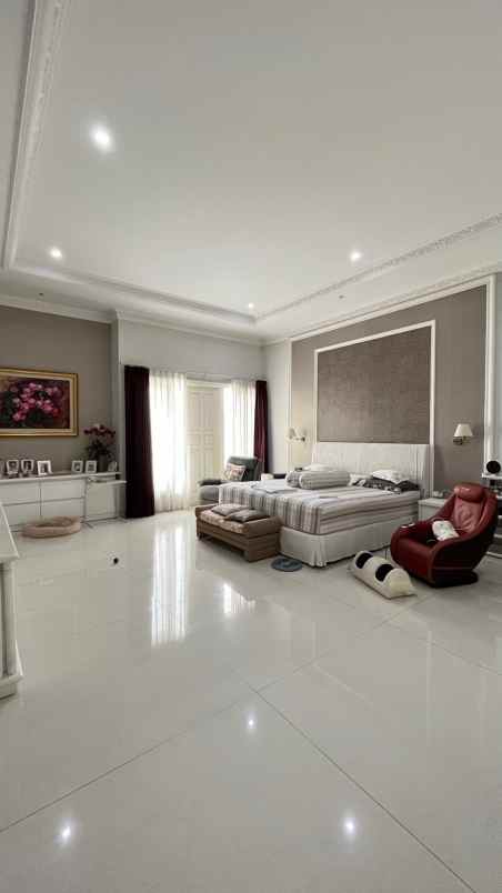 dijual rumah graha famili